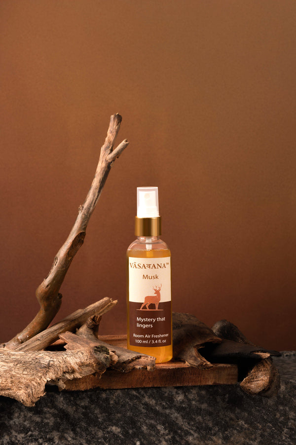 Musk Natural Mist Spray by Vāsaवana | 100 ml / 3.3oz | Made with Musk Crystal, and Fragrance Oil extracts | Ideal for meditation and rituals | Non-alcoholic, non-toxic & vegan | Vasavana