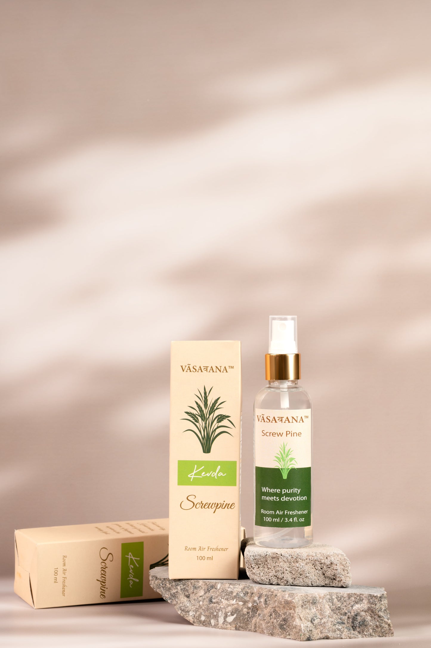 Screw Pine Natural Mist Spray by Vāsaवana | 100 ml / 3.3oz | Made with Screwpine Plant extract | Ideal for meditation and rituals | Non-alcoholic, non-toxic & vegan | Vasavana